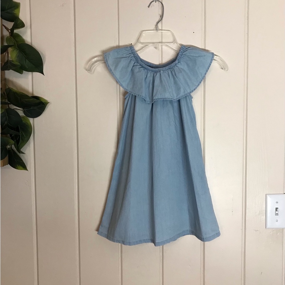 Girls Old Navy Sleeveless Dress
Size 4 / 5 XS Extra Small
Blue Color w/ Ruffle